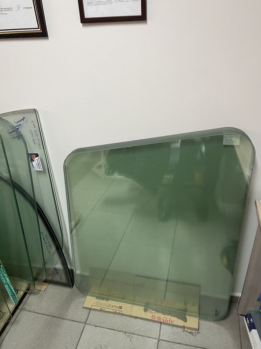 Стекло кабины крановщика