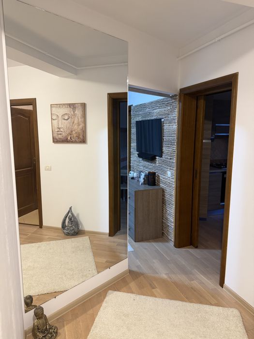 Inchiriez garsoniera  cu loc de parcare privat