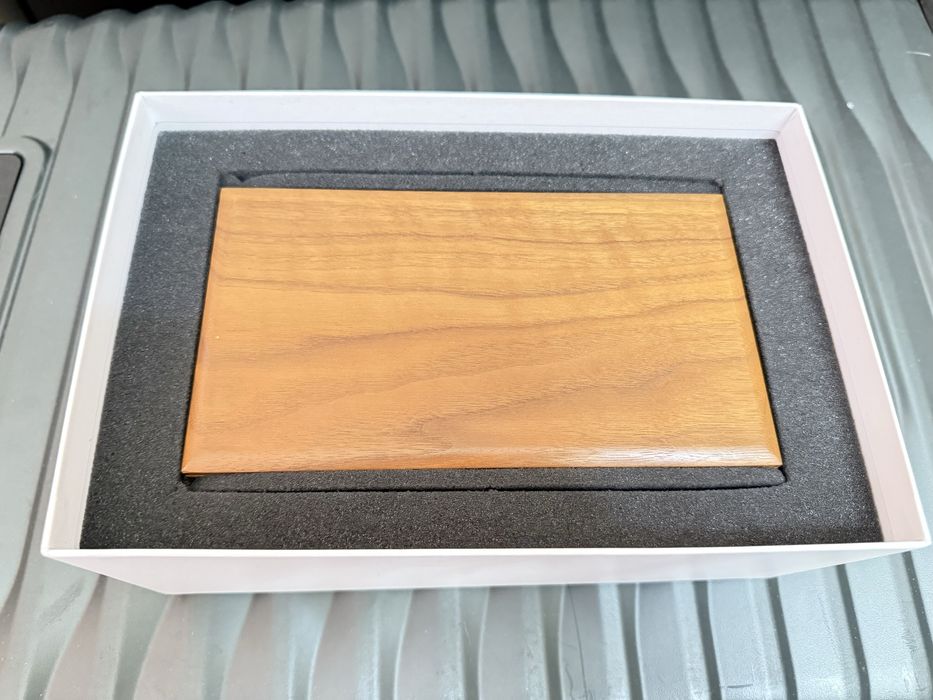 Новая швейцарская музыкальная шкатулка REUGE