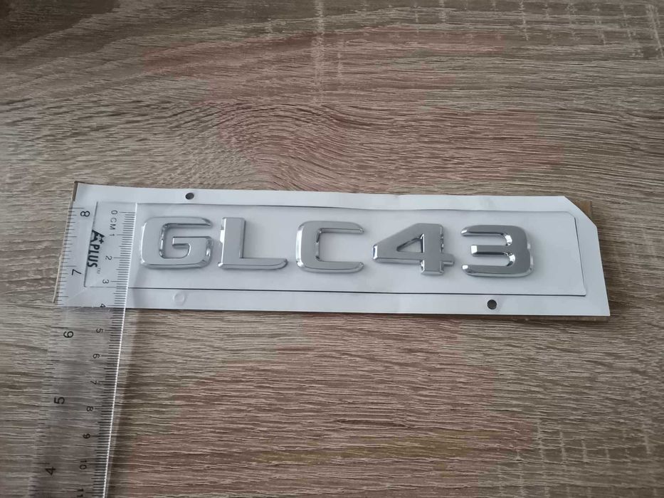 сребрист надпис Mercedes Benz GLC 43