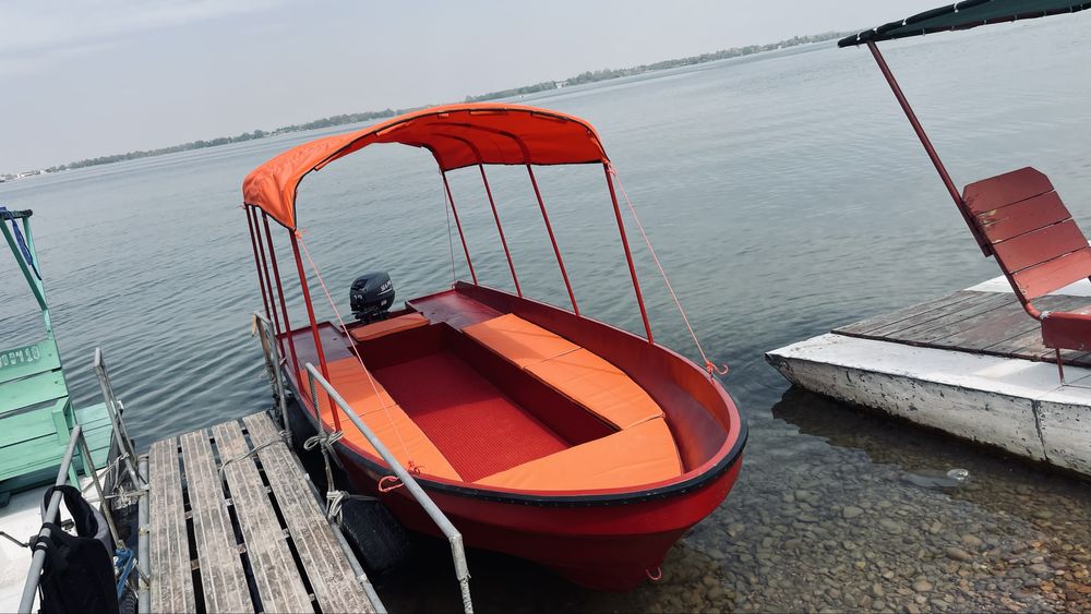 Катер с матором новый.