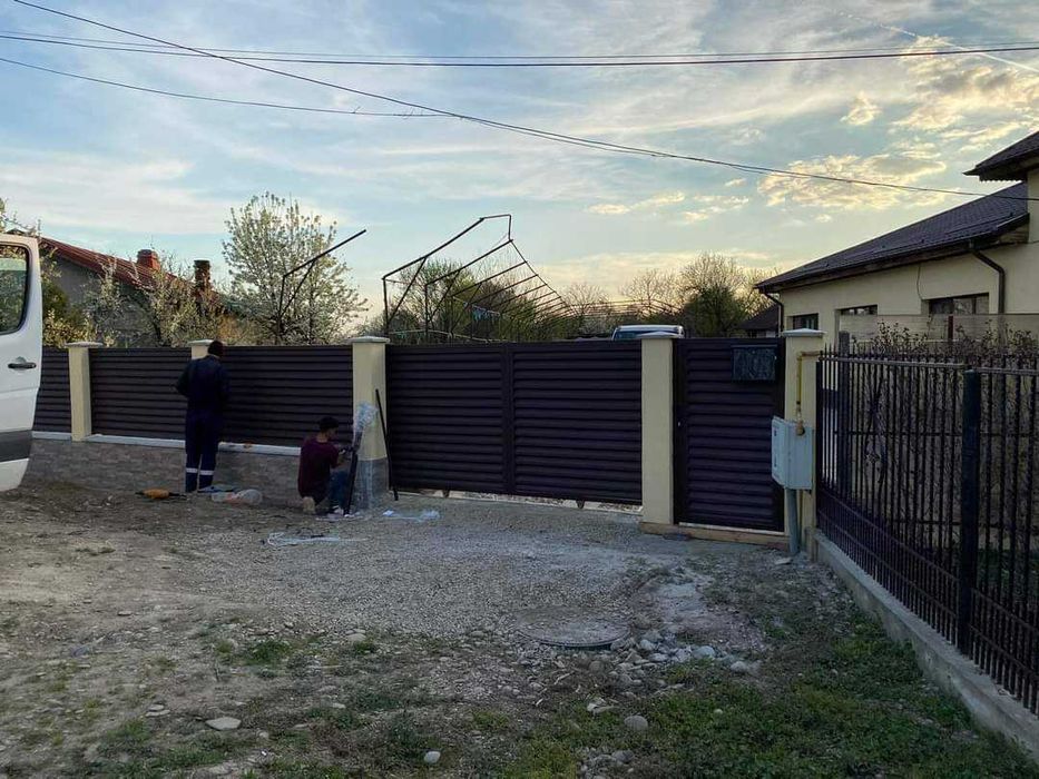 Garduri din panouri stil jaluzele, sipca metalica, tabla, plasa si BCA