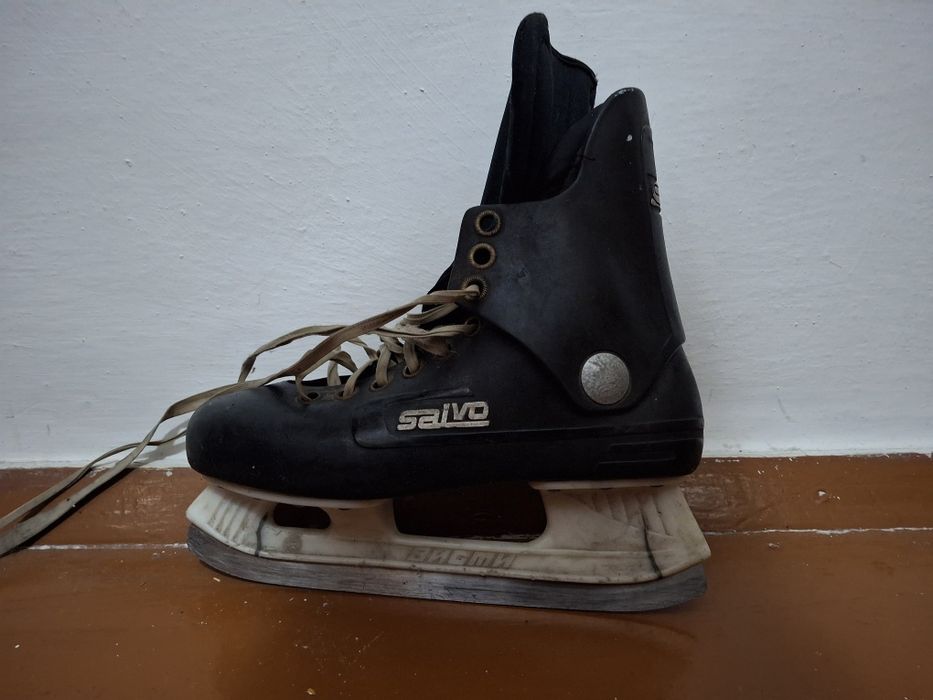 Продам коньки 44 размер