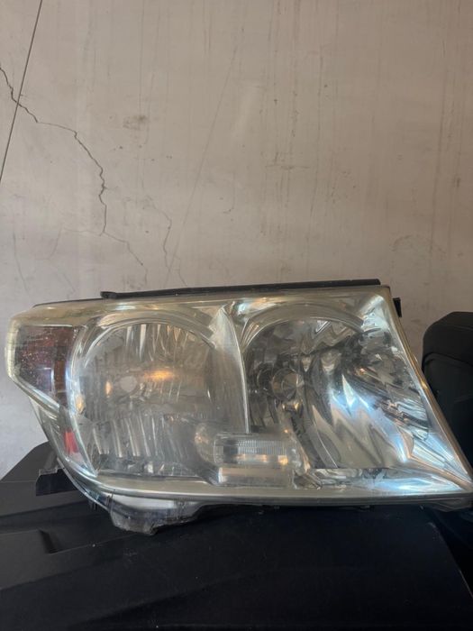 Фары Ланд Крузер 200 оригинал