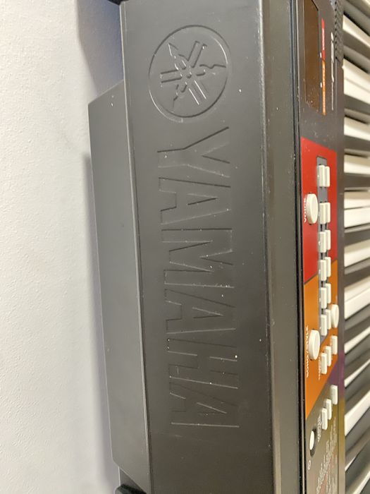 Синтезатор YAMAHA PSR-F51