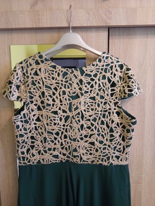 Rochie verde, nunta, cu dantela aurie si voal