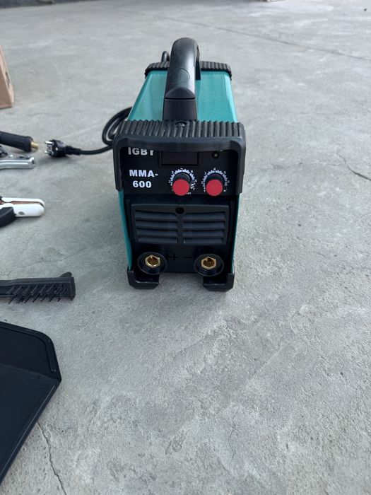 Продаётсия сварочный аппарат УРОЛМАШ ММА-600