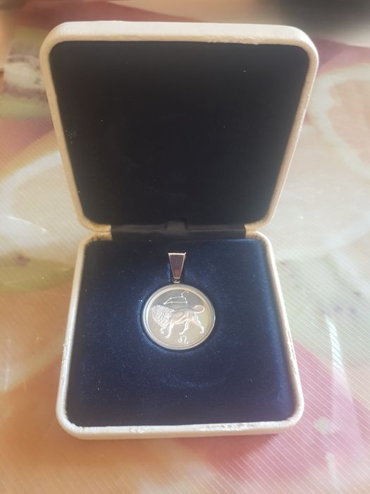 Сребърен медальон