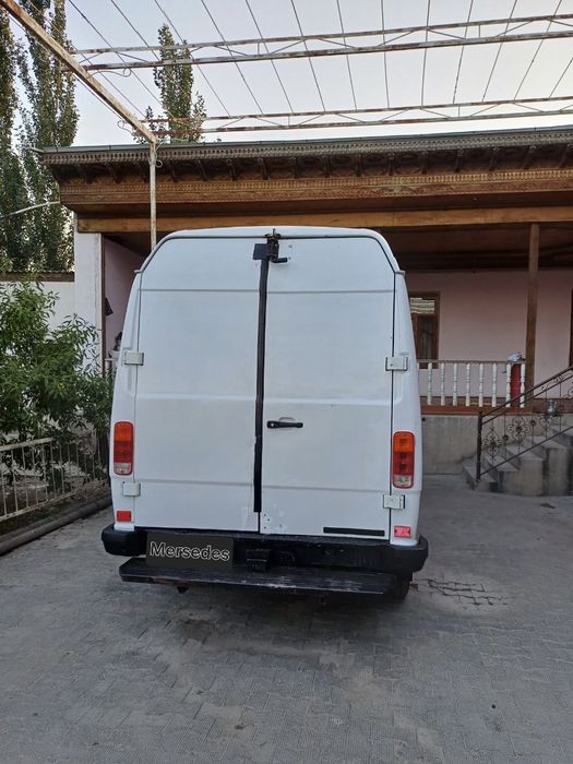 Mercedes-D208 yuk