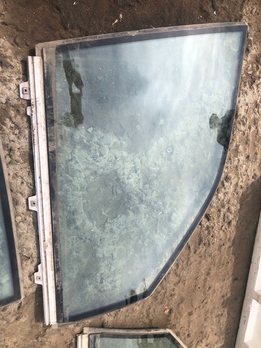 W140 Стеклы в оригинале.