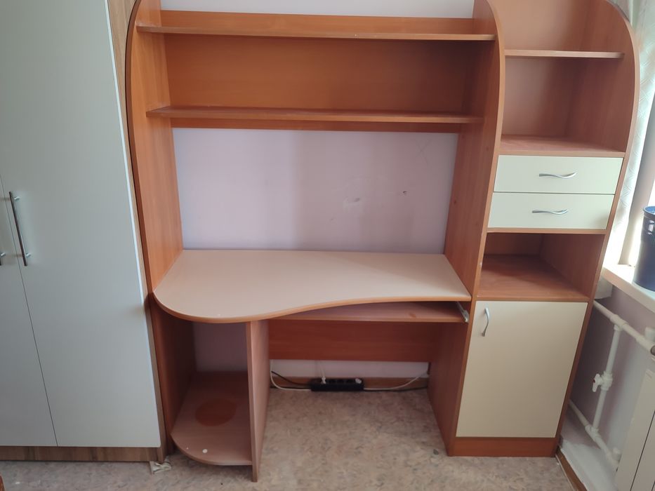 Продам компьютерный стол