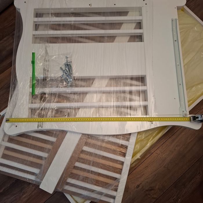 Patut de lemn bebelus