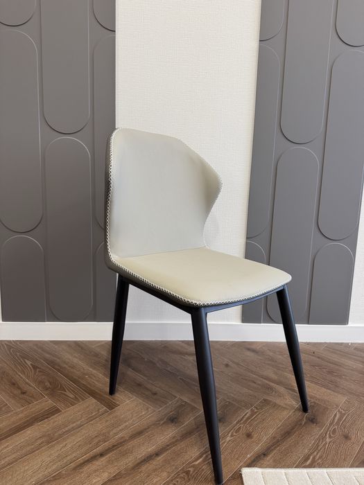 Продам стулья новые