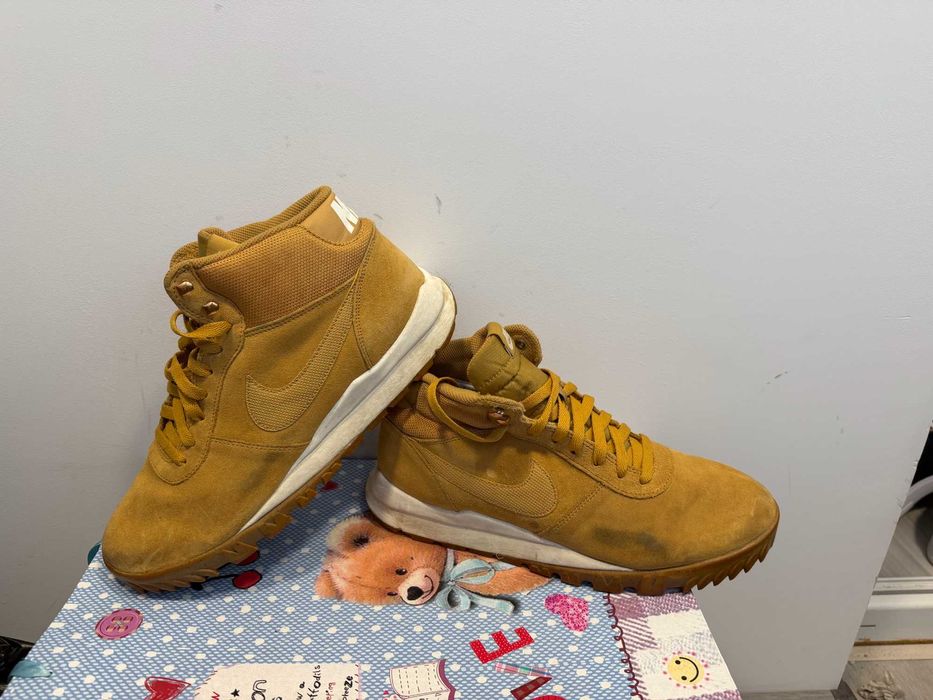 '''Nike Hoodland Suede''оригинални зимни обувки 44 номер