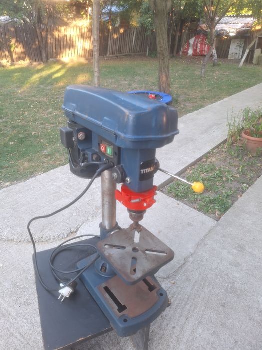 Vand doua mașina de găurit de banc Topcraft/Titan