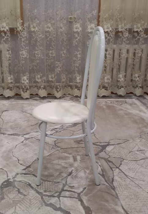 Продам новые стулья.