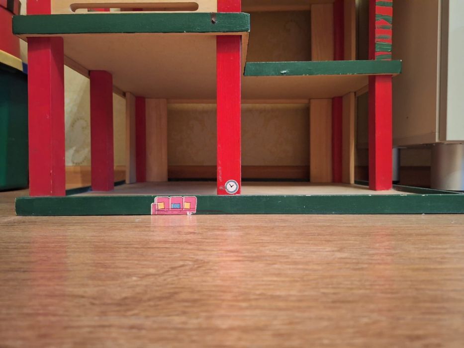 Продаю деревянный дом для кукол