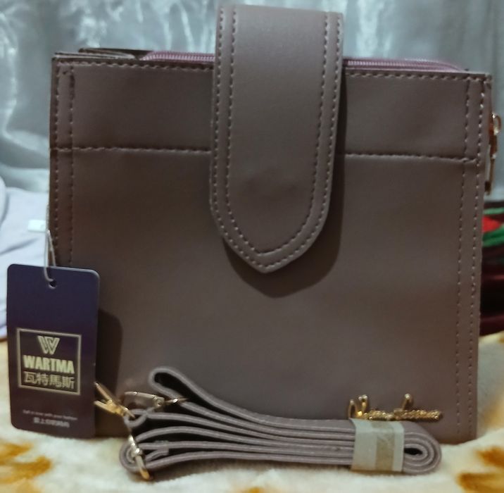 Ayollar sumkasi universitet maktab ish uchun