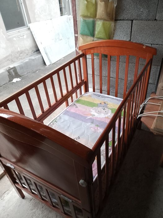 Продам манеж деревянный