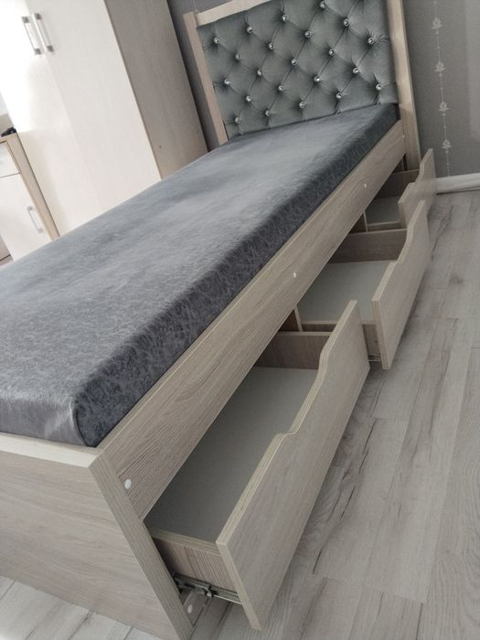 Продам кровать и шкаф с письменным столом