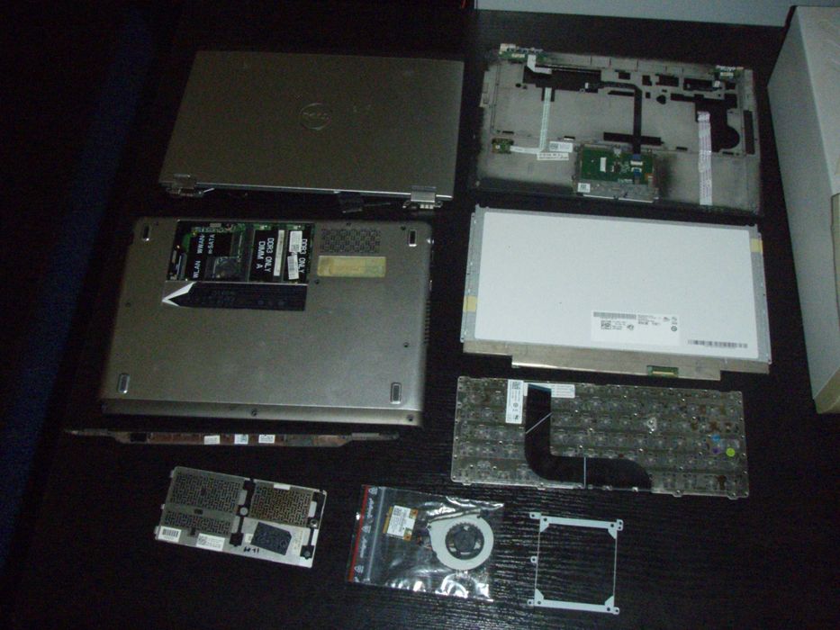 Dezmembrez DELL Vostro 3360 procesor i3-2367M, placa de baza defecta