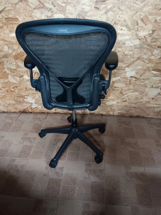 Scaun ergonomic Herman Miller clasic mărimea B .