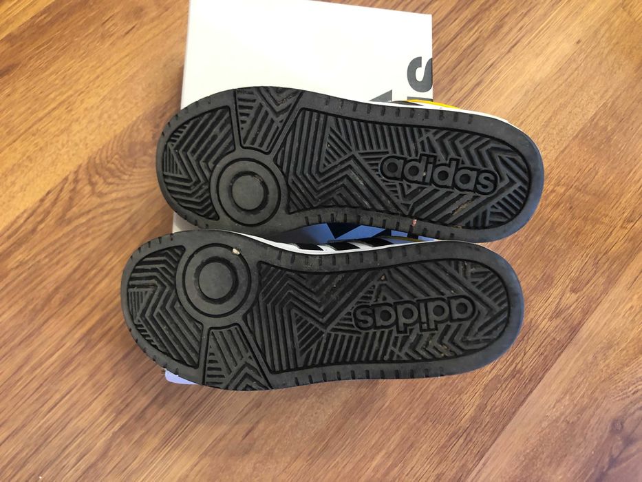 Adidas детски маратонки Hoops номер 35
