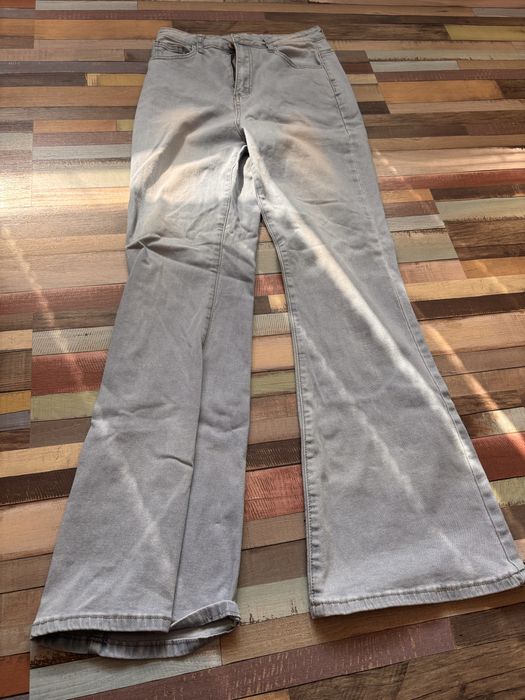 Светло сини flare дънки