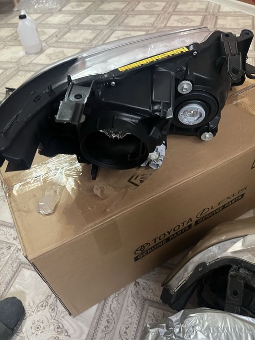 Продам левые фары на камри 50