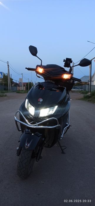 Продам M8 скутер 240 000