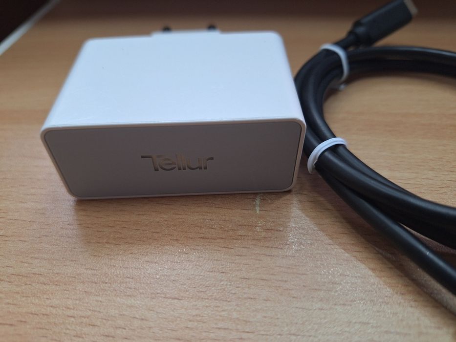 Комбинирано зарядно 1-2.1А,18W