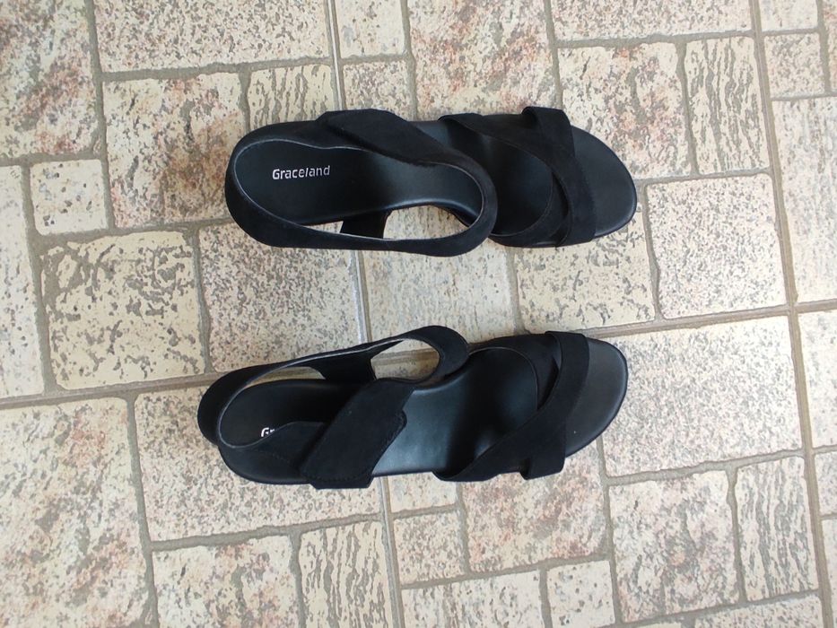 Велурени сандали Deichmann номер 43