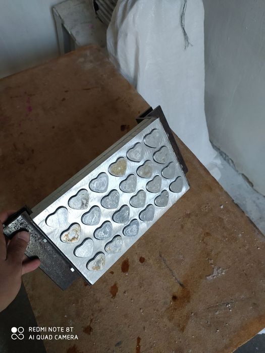 Oq qand qoliblari sotiladi