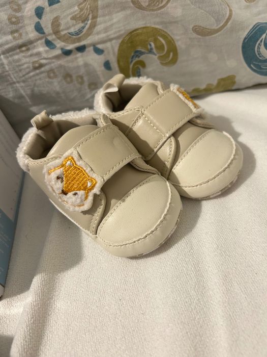 Лот бебешки обувки 0-6 м.