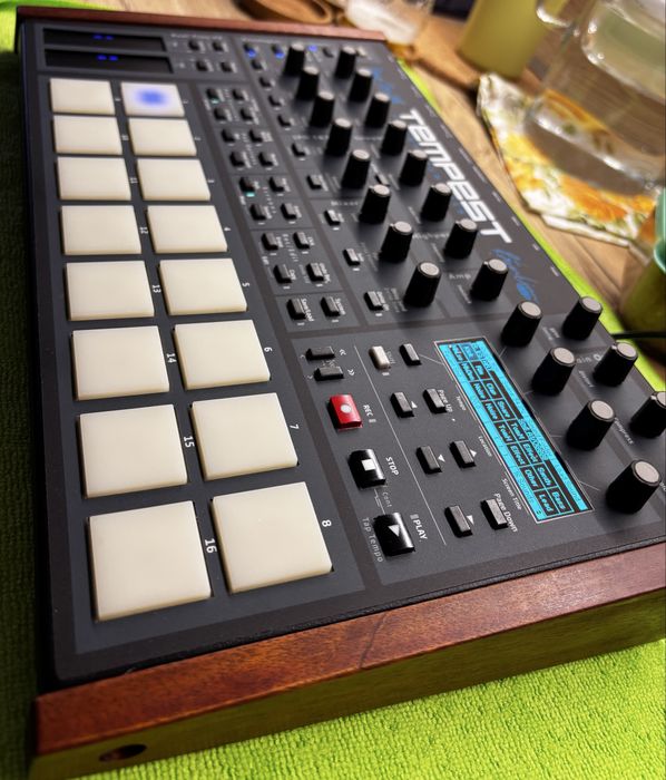 DSI Tempest ритъм машина