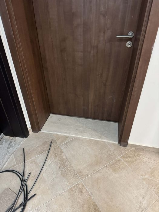 Входна врата  от апартамент 199 на 98 см