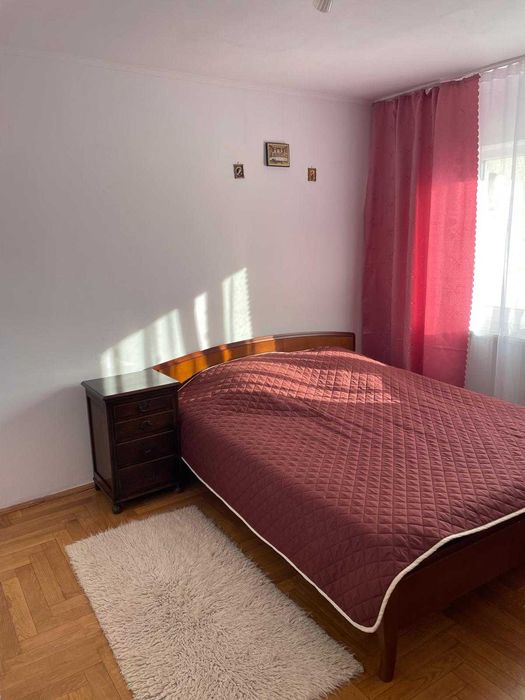 Inchiriez apartament 3 camere.