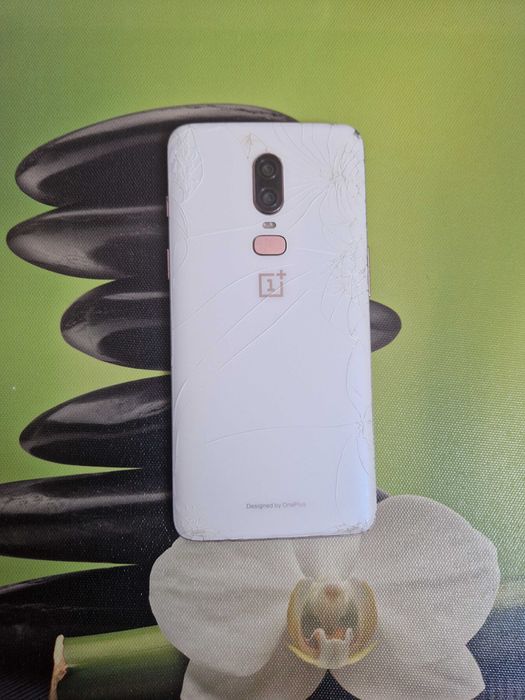 OnePlus 6 - 8GB - 128GB -