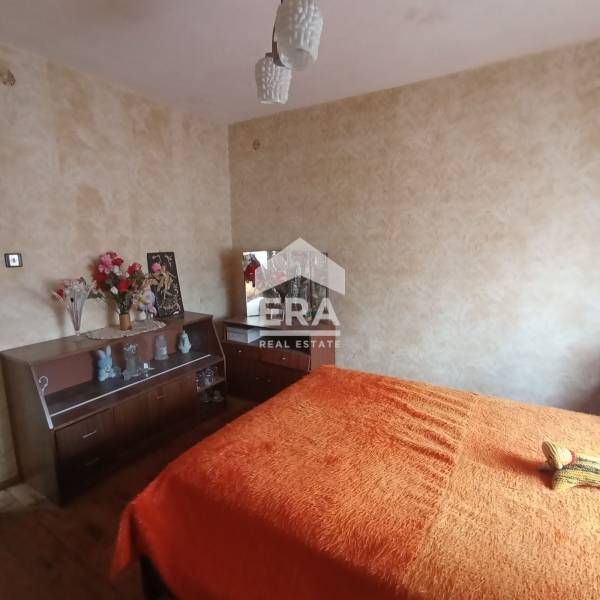 ЕРА Фаворит продава къща с двор в с. Дружево