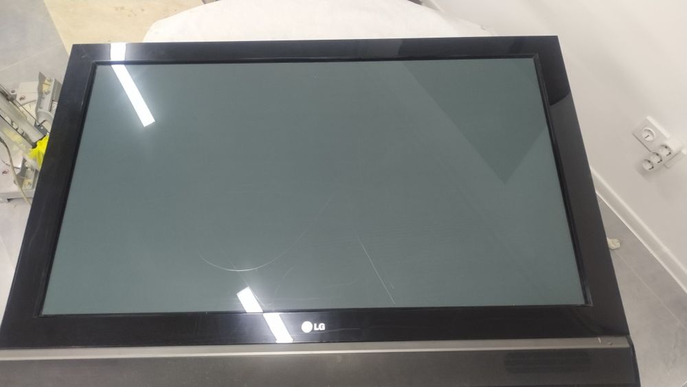 LG телевизор жидкокристаллический