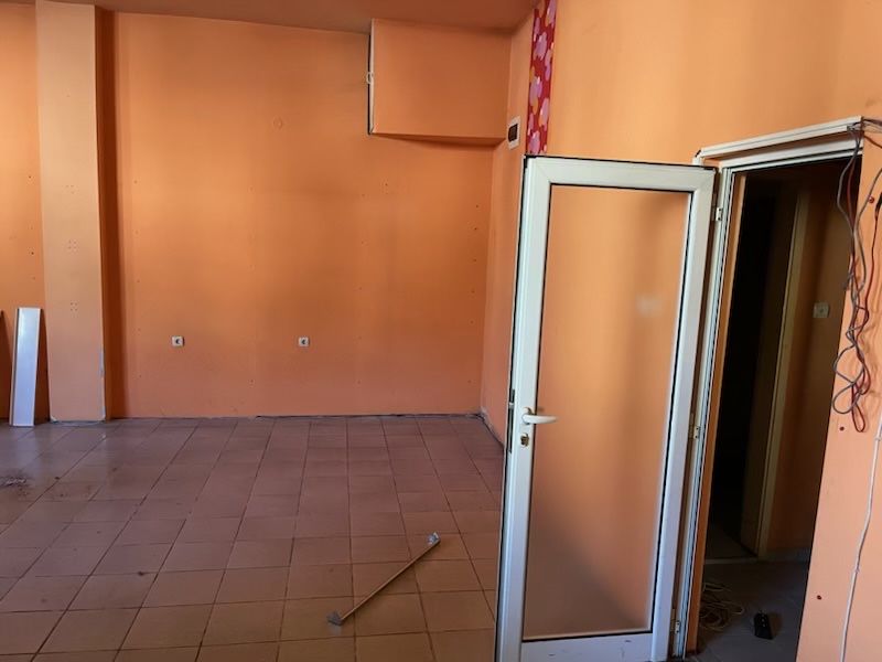 Дава се под наем Магазин в Троян - 120 кв.м за 510 € - Снимка #4
