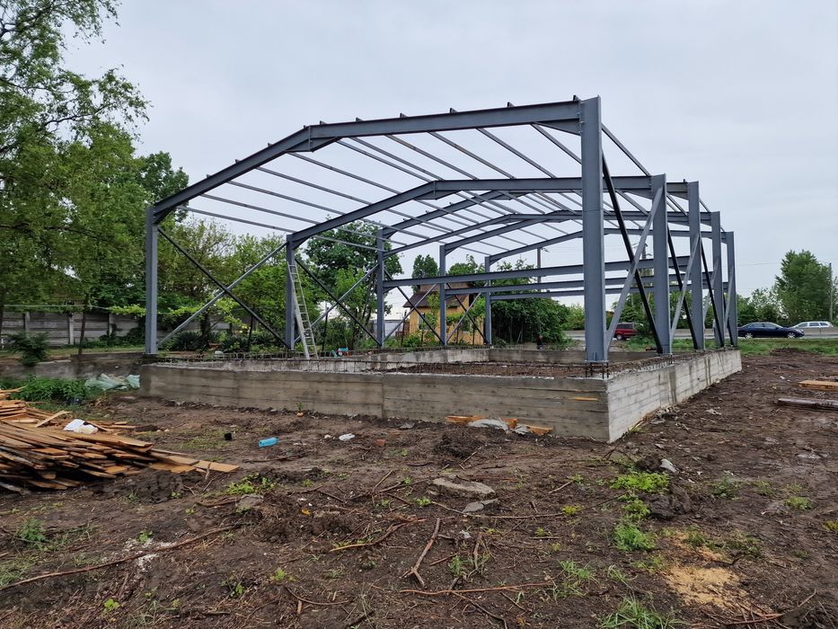 Vand hala metalica structura