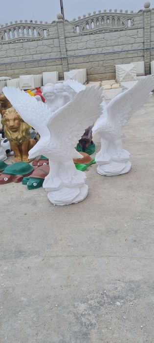 Vultur din beton/ornamente stalpi gard