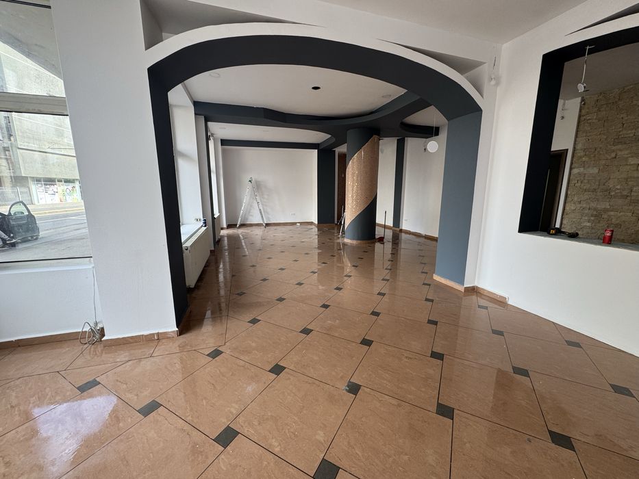 Spatiu Comercial De inchiriat