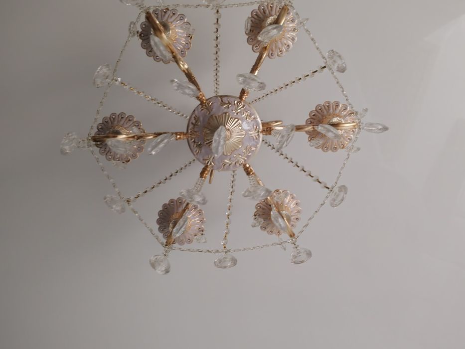 Люстра сатылады.