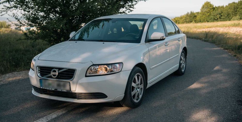Volvo S40 te duce unde vrei in siguranta!