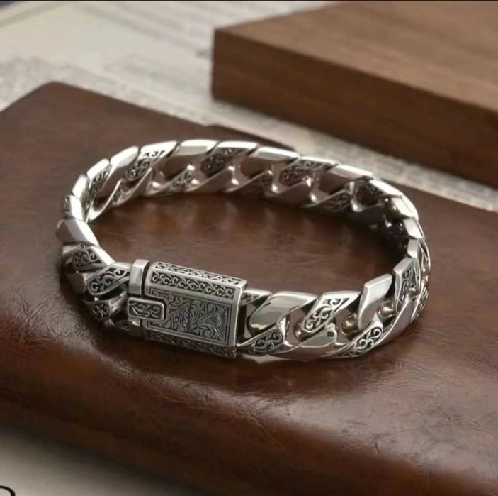 Стильный, модный,  мужской браслет.