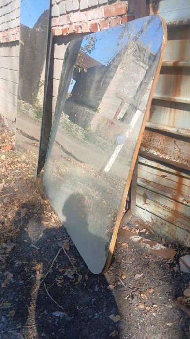 Продам зеркало.   Большие. Целые. Недорого
