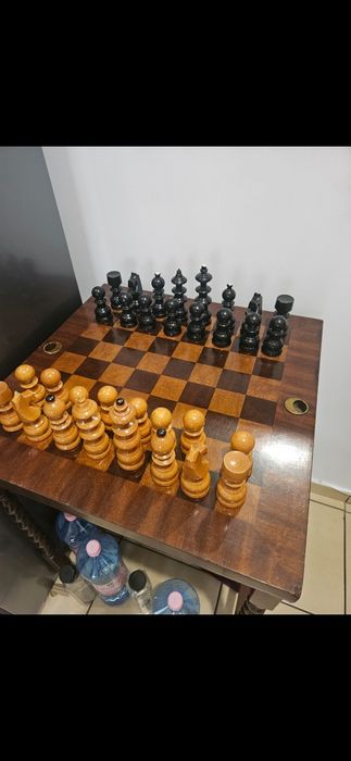Masa de șah cu piese !