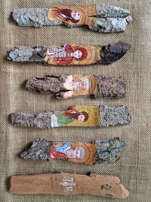 Icoane pictate pe scoarta